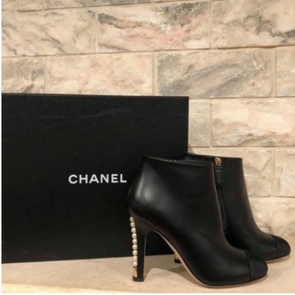 CHANEL 2017 Faux Pearl Accents Boots Size: 11 | IT 41 - Picture 16 of 16